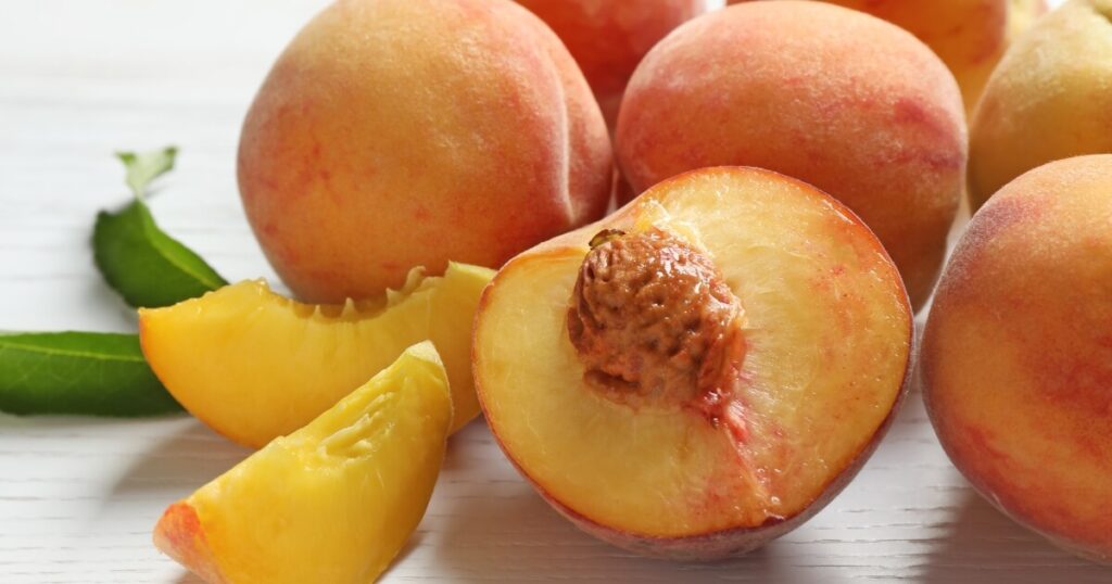 what do peaches look like