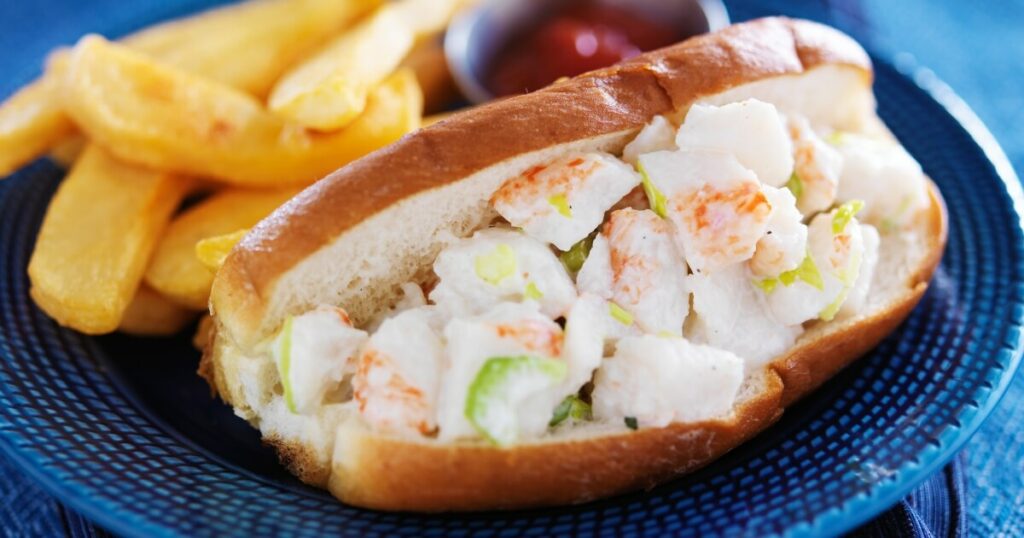 what does a lobster roll look like